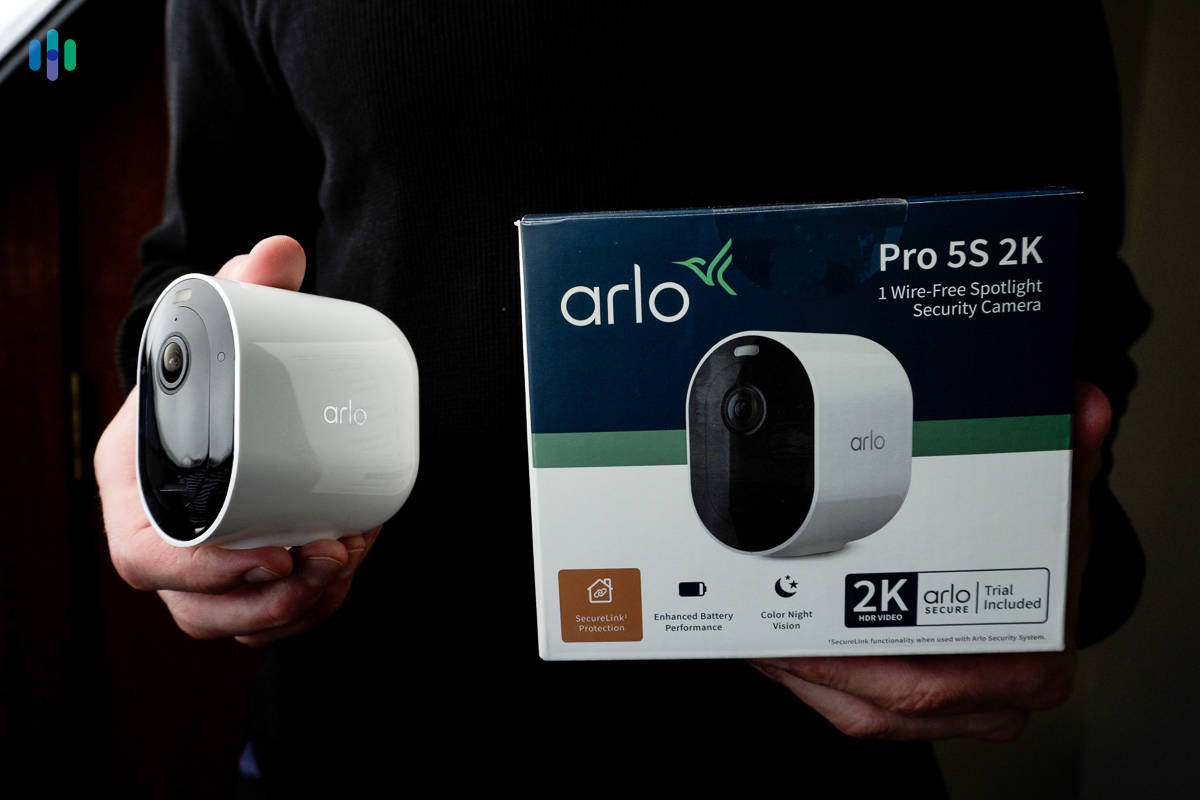 Arlo Pro 5S 2k and its packaging